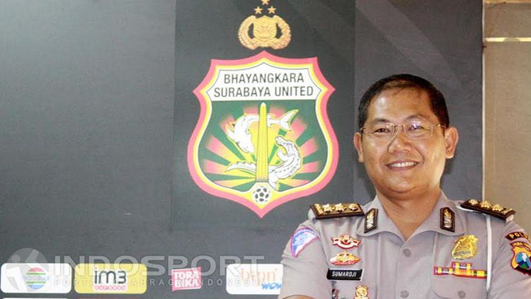 Asisten manajer Bhayangkara Surabaya United (BSU), AKBP Sumardji Copyright: © Fajar Kristanto/INDOSPORT